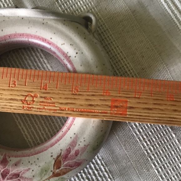 Studio pottery vase hanging circular donut vase. Hand painted. Signed. Floral - Picture 6 of 8